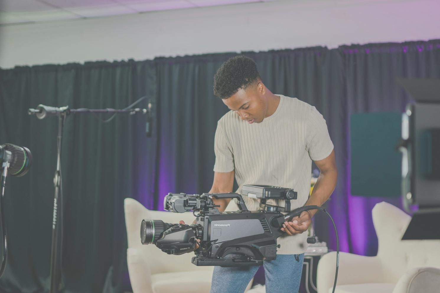 Video editörlüğü çalışma alanı ve ekipmanları